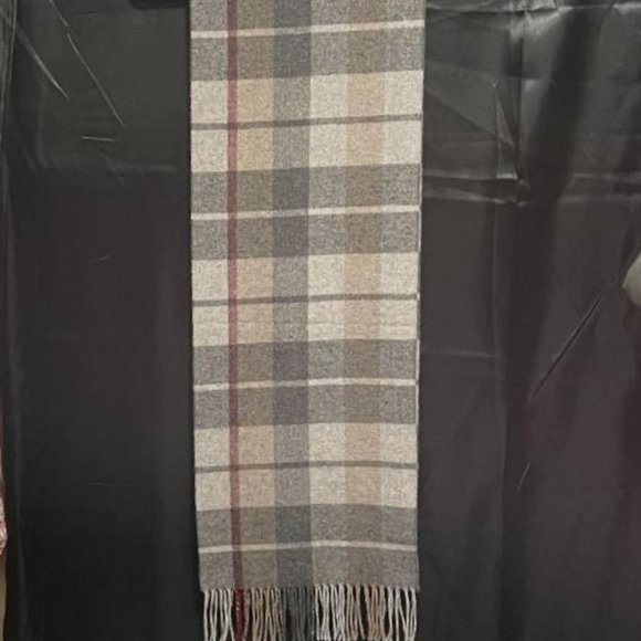 SUPER NICE NWT 100 % LAMBSWOOL MADE IN ITALY SCARF / ITALIAN WOOLLEN TREASURES - Picture 1 of 10